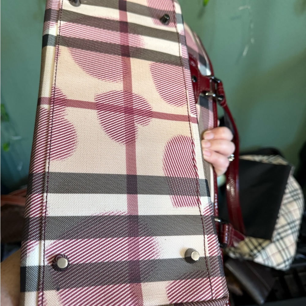 Burberry tote! Just in time for Valentine’s Day! - Picture 9 of 12